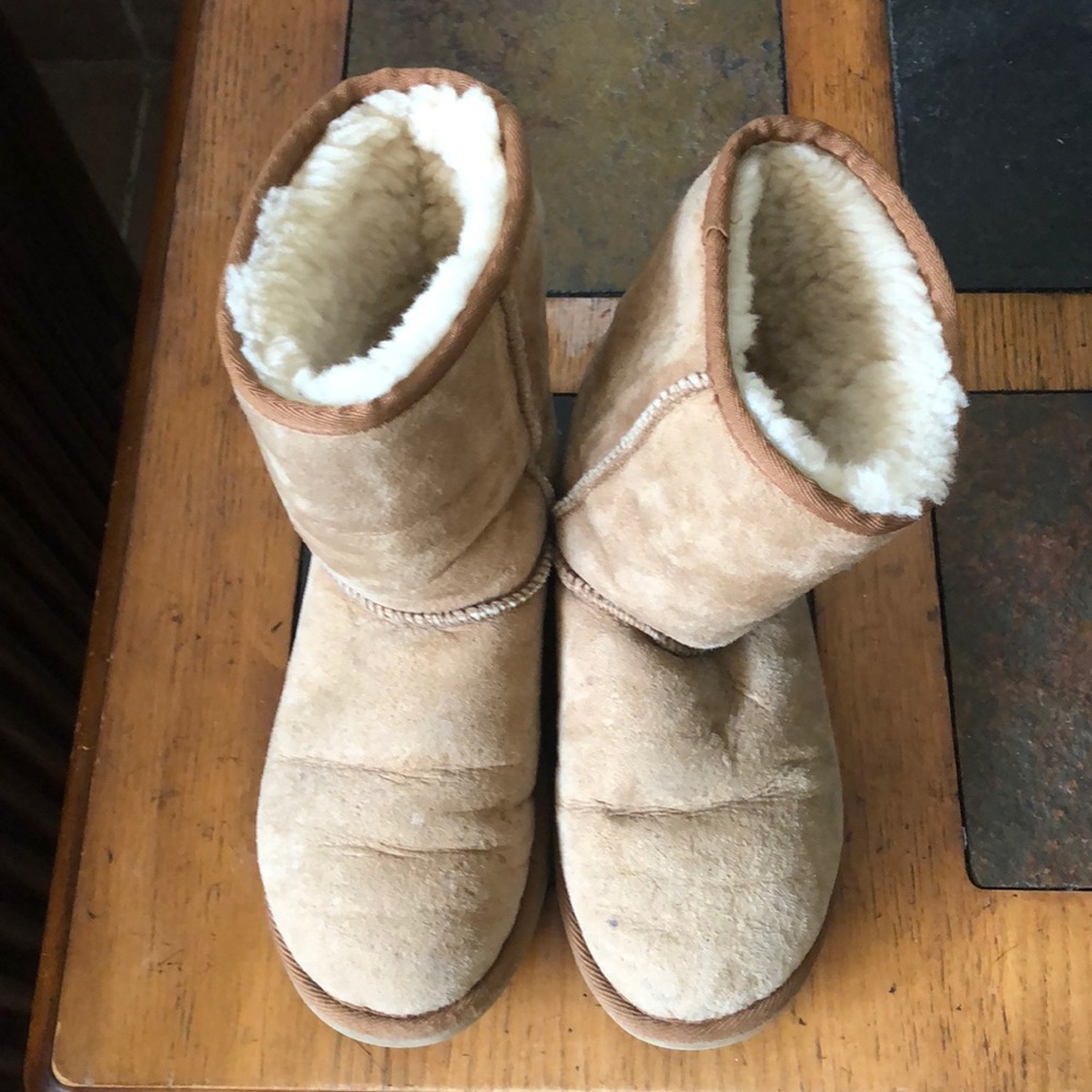 Ugg boots w6